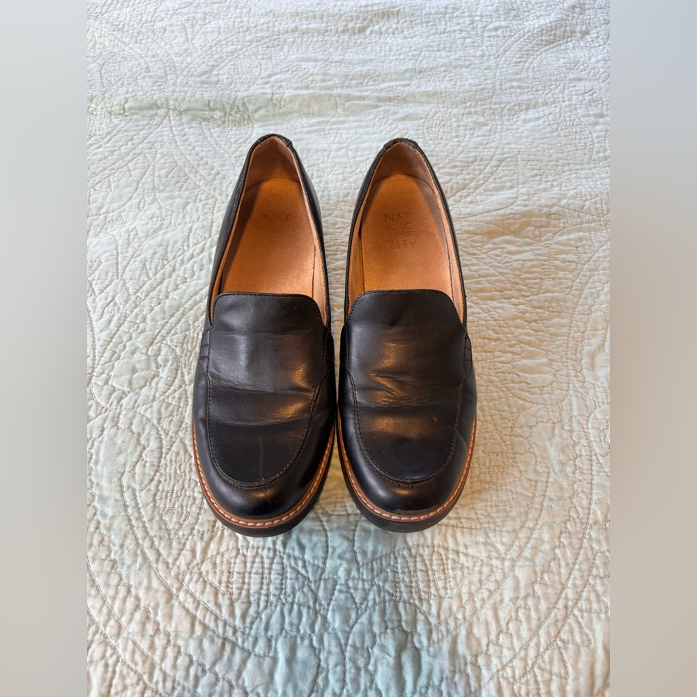 Women’s Naturalizer Black Loafers size 9